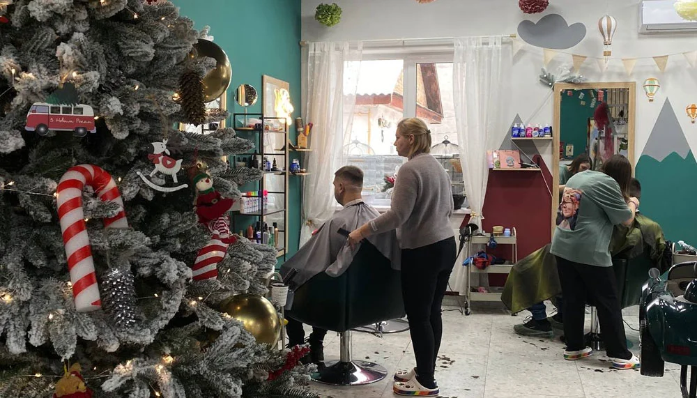 theЦікаво – барбершоп для чоловіків з дітьми.