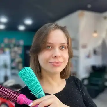 Софія - майстер перукарні theЦікаво