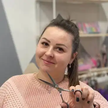 Вероніка - майстер перукарні theЦікаво